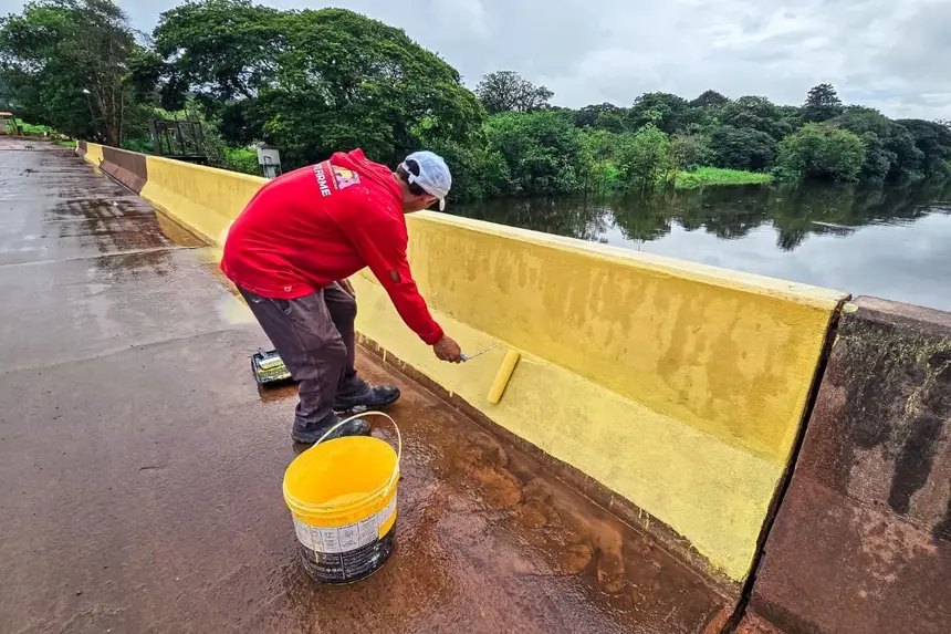 Recuperação e reforço estrutural da ponte do Rio Amapari é vistoriada pelo governador Clécio Luís